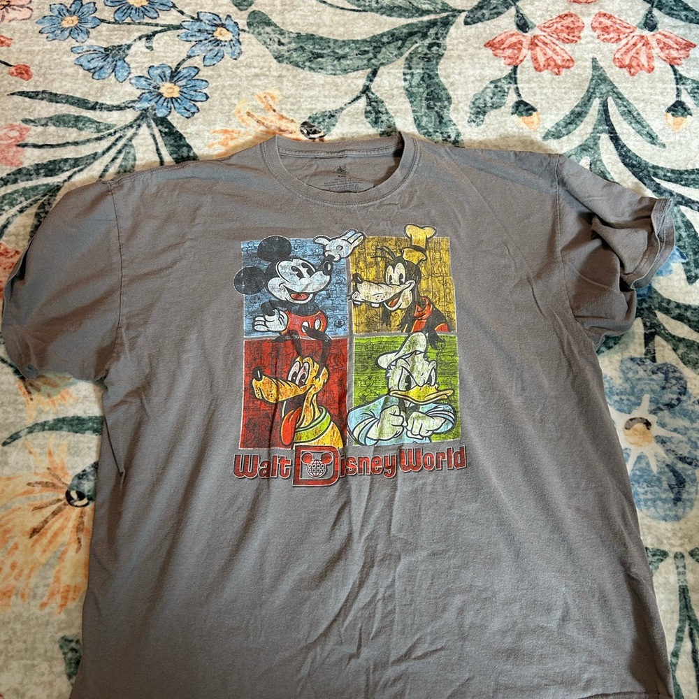 Vintage Disney World Gray Graphic T-Shirt
